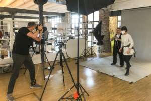 Fotograf, Model und Make-Up Artist im mobiles Studio, Corona-konform, 3G, Mundschutz