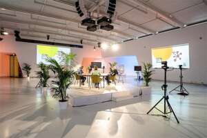 Live-stream studio set-up - heilbronn - white with palms