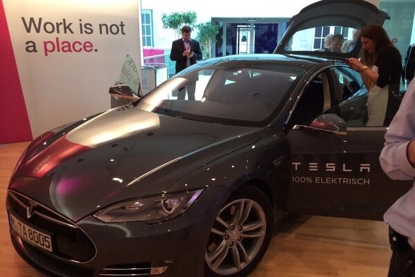 Citrix roadshow attendees make pictures and socail media posts about Tesla Model S